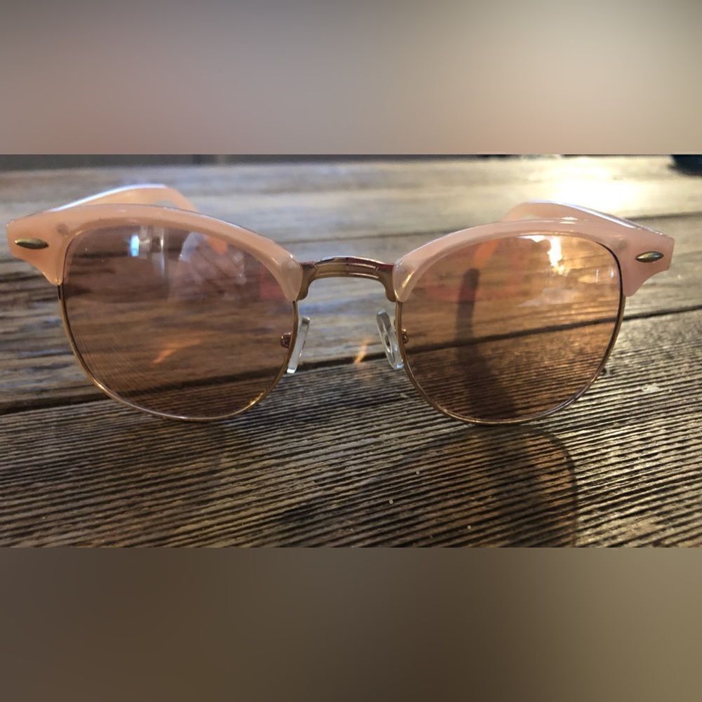 💕5️⃣ Peachy glasses NWOT fits a youth are smaller face too